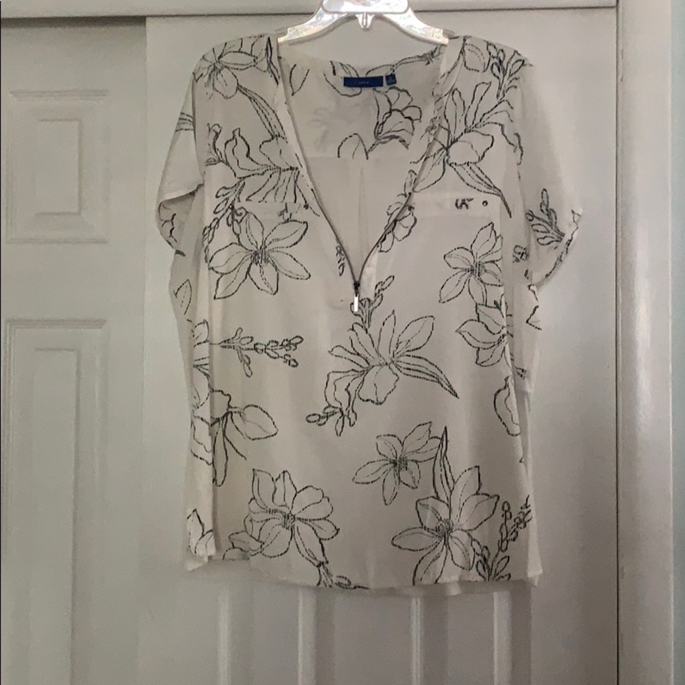 Apt 9 top